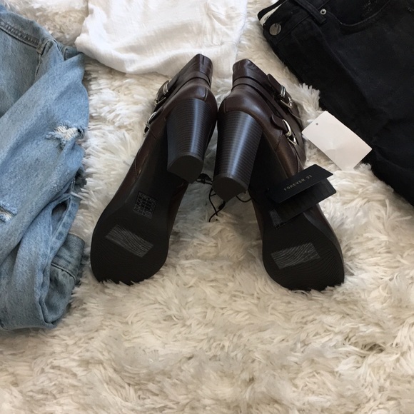 F21 brown ankle boot - Picture 3 of 3